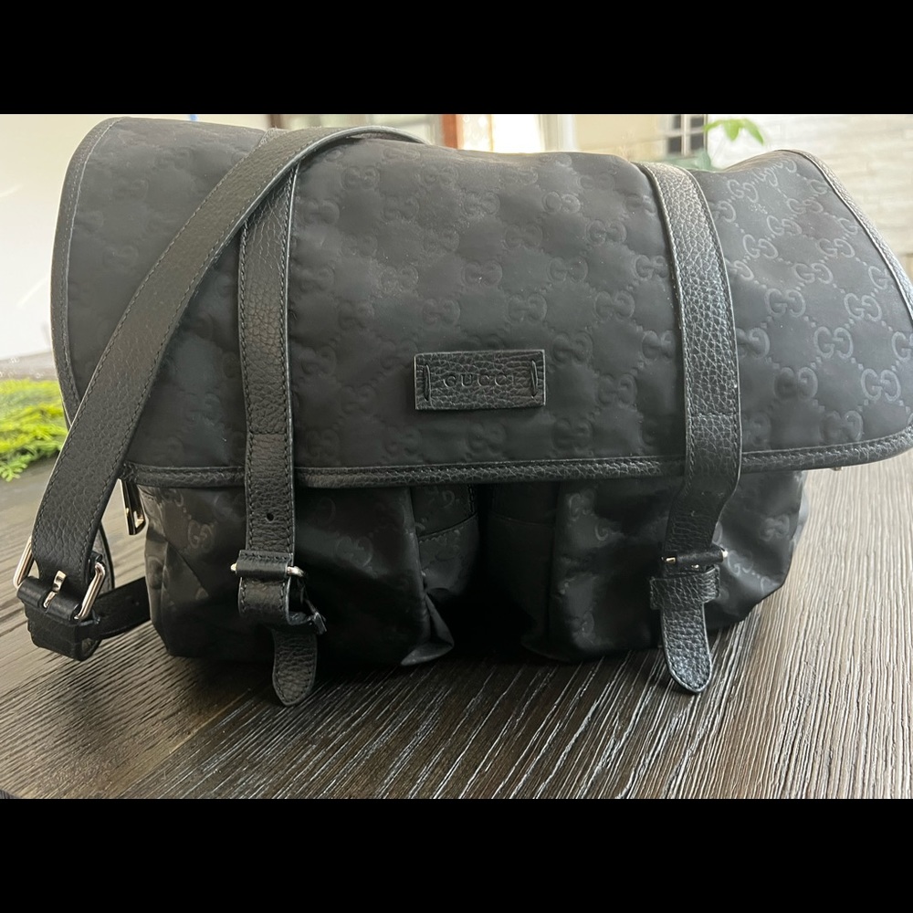 Gucci Shoulder Crossbody bag. 100% Authentic